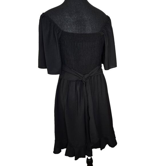 NWOT's-Unbranded Women's Twisted V-Neck Ruffle Dress Short Flutter Sleeves Sz M - Picture 3 of 12